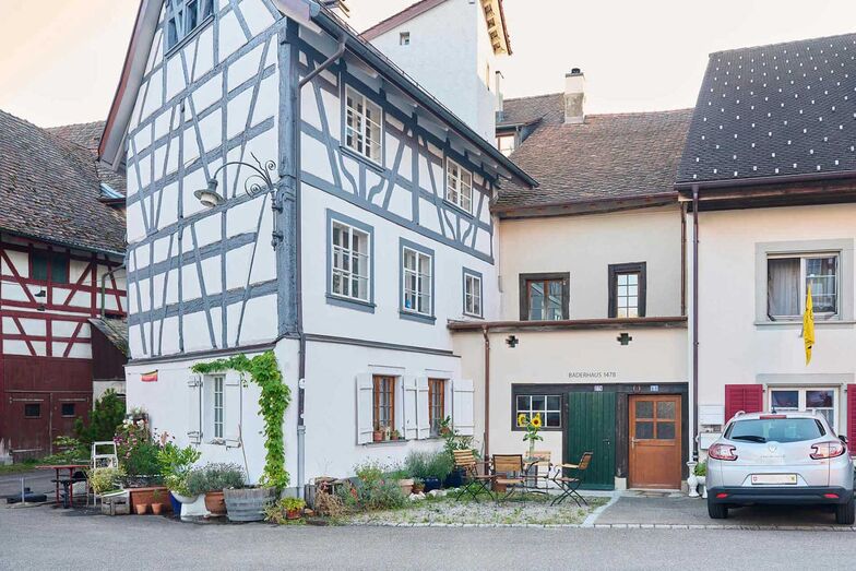 Das Baderhaus befindet sich am Rande der belebten Altstadt.