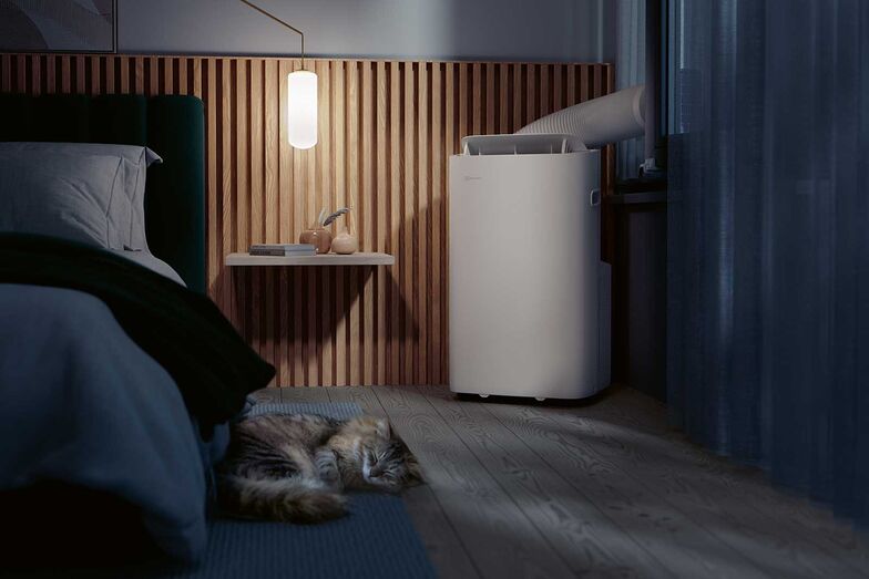 Mobile Klimageräte wie die der «Comfort 600»-Reihe von Electrolux kühlen Räume, ohne dass eine Festinstallation nötig ist. Ein Abluftschlauch führt warme Luft aus dem Fenster. Durch den einfachen Aufbau, der keine baulichen Massnahmen erfordert, sind die Klimaanlagen schnell einsatzbereit. Die «Comfort 600»-Geräte kühlen die Luft bei einem sehr niedrigen Geräuschpegel. Electrolux AG, www.electrolux.ch