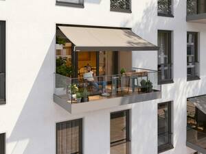 Die Kassettenmarkise «Smaila» im kubischen Design lässt sich schnell und flexibel montieren, ist mit einem solarbetriebenen Volant ausgestattet und wurde 2024 mit dem German Design Award ausgezeichnet. Griesser AG.