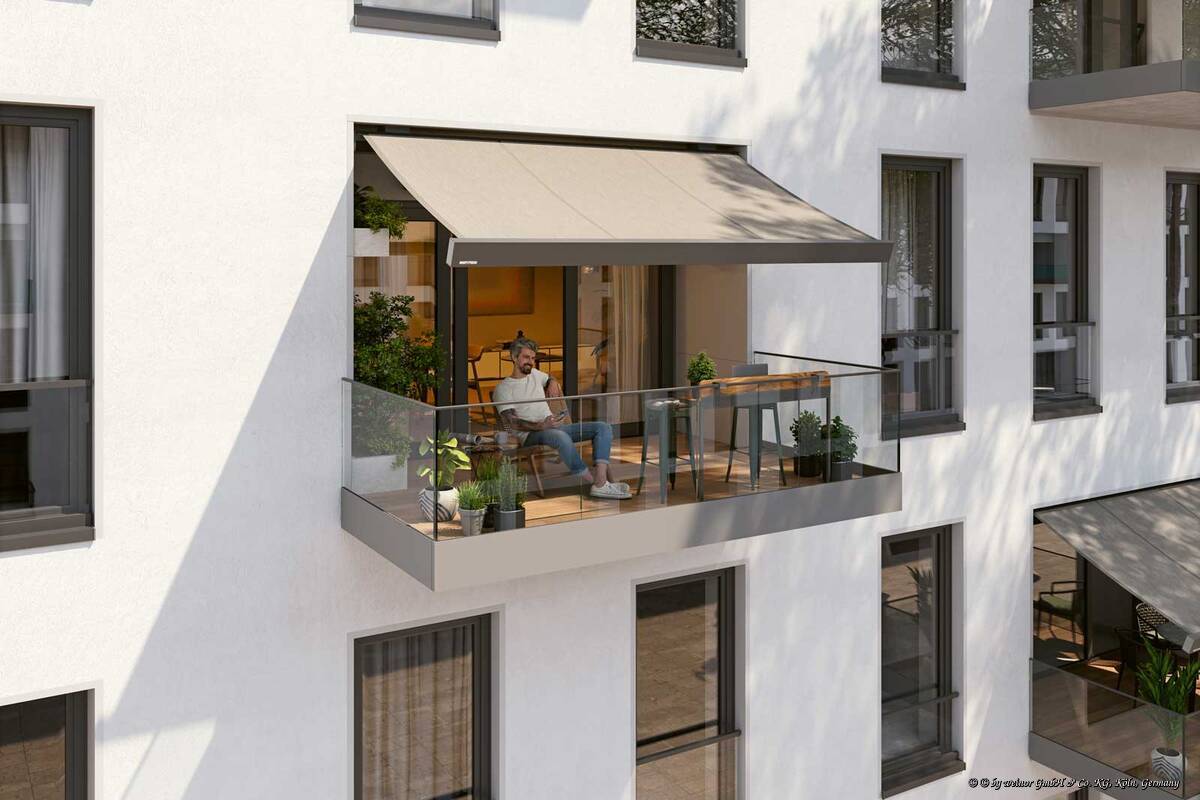 Die Kassettenmarkise «Smaila» im kubischen Design lässt sich schnell und flexibel montieren, ist mit einem solarbetriebenen Volant ausgestattet und wurde 2024 mit dem German Design Award ausgezeichnet. Griesser AG.