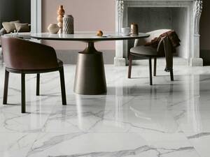 Mit der Kollektion «Glamour Marble» bietet der italienische Hersteller Mirage Wand- und Bodenplatten, die die typischen Äderungen und feinen Beschaffenheiten haben, die sonst nur bei echtem Marmor zu finden sind. Richner.
