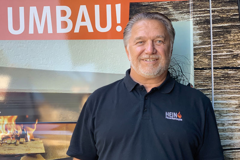 Matthias Hein ist Inhaber der Hein Feuerkonzepte GmbH und bietet neben der Cheminéesanierung auch Ambiente- und Outdoorfeuerstellen, wie beispielsweise Terrassenöfen, Pelletgrills und Feuerrohre.  
