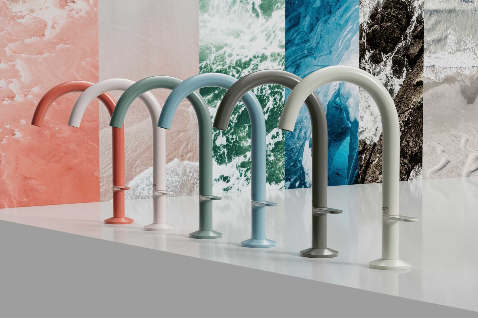 Schön bunt: Die farbigen Armaturen stammen aus der Zusammenarbeit mit dem britischen Designer-Duo Edward Barber und Jay Osgerby. Axor, www.axor-design.com