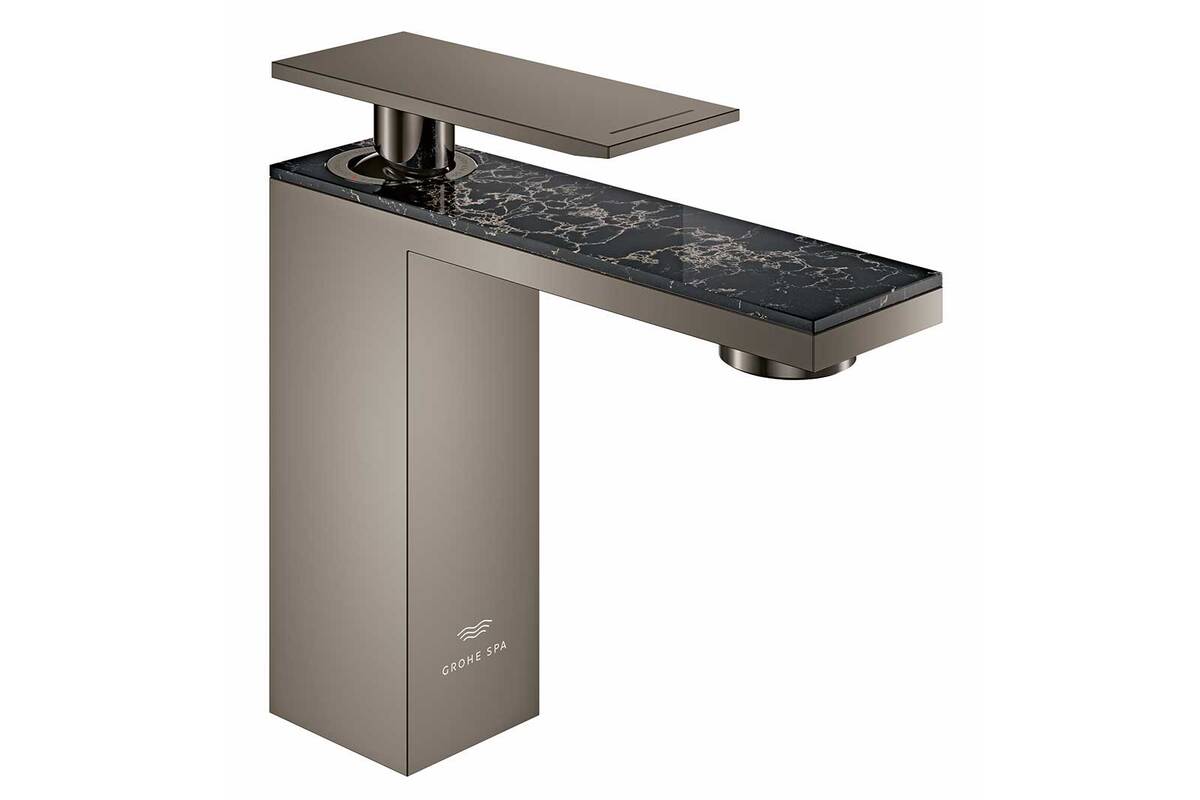 Die Waschtischbatterie der Kollektion «Allure Gravity» verkörpert modernes Badezimmerdesign. Sie ist in verschiedenen Formen, Grössen und Farben verfügbar und kann mit weiteren Armaturenelementen, wie Dekorplatten aus Glas oder Quarz, kombiniert werden. Grohe Switzerland SA.