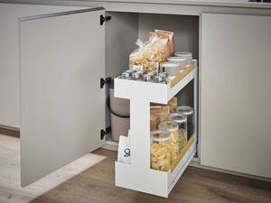 Der Innenauszug «Pinello Inside Cargo» gehört zu einem Stauraumsystem, das mit verschiedenen Varianten von Auszügen in Unterschränken optimal den Raum nutzt. Die «Cargo»-Variante sorgt für eine übersichtliche Organisation und erleichtert damit nicht nur das Kochen, sondern auch das Ordnunghalten in der Küche. Peka-Metall AG