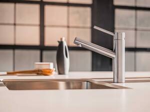 Die «Alterna ferris»-Armatur besteht aus massivem Edelstahl und verfügt über ein zeitloses Design. Sie ist rostfrei, korrosionssicher und sehr pflegeleicht. Ausserdem ist sie mit Schwenkauslauf oder Auszugbrause erhältlich. Sanitas Troesch AG.xx