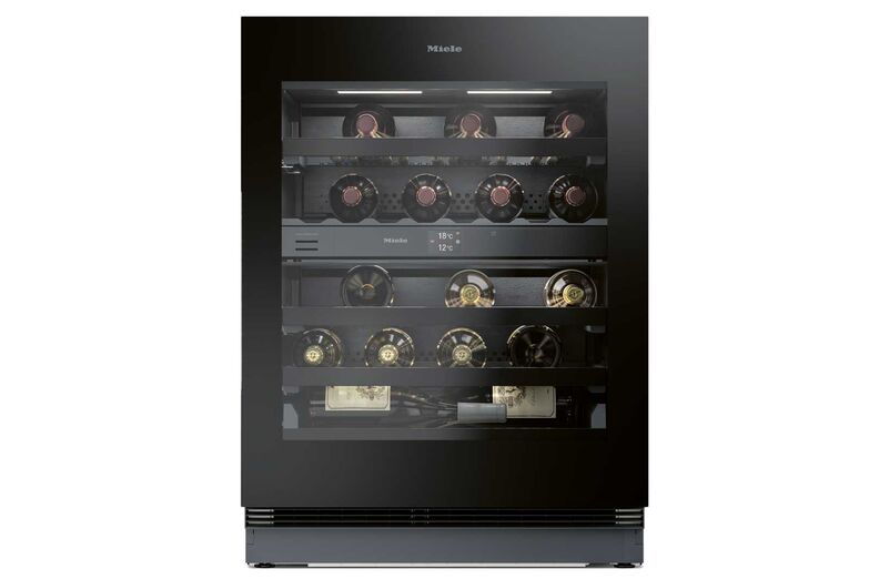 Der  Weinschrank «KWTUS 7000» bietet perfekte Temperaturen für edle Tropfen.